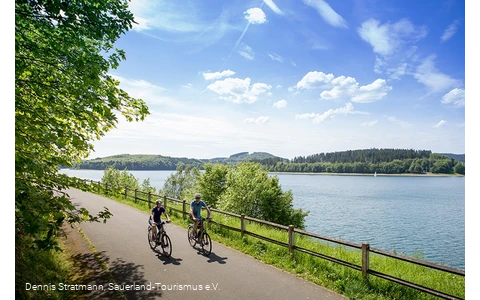 Radfahrer am Biggesee