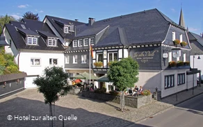 Hausansicht Hotel zur alten Quelle