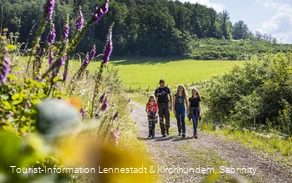 Familie auf dem Veischeder Sonnenpfad