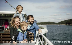 Familie auf dem Schiff - Nahaufnahme